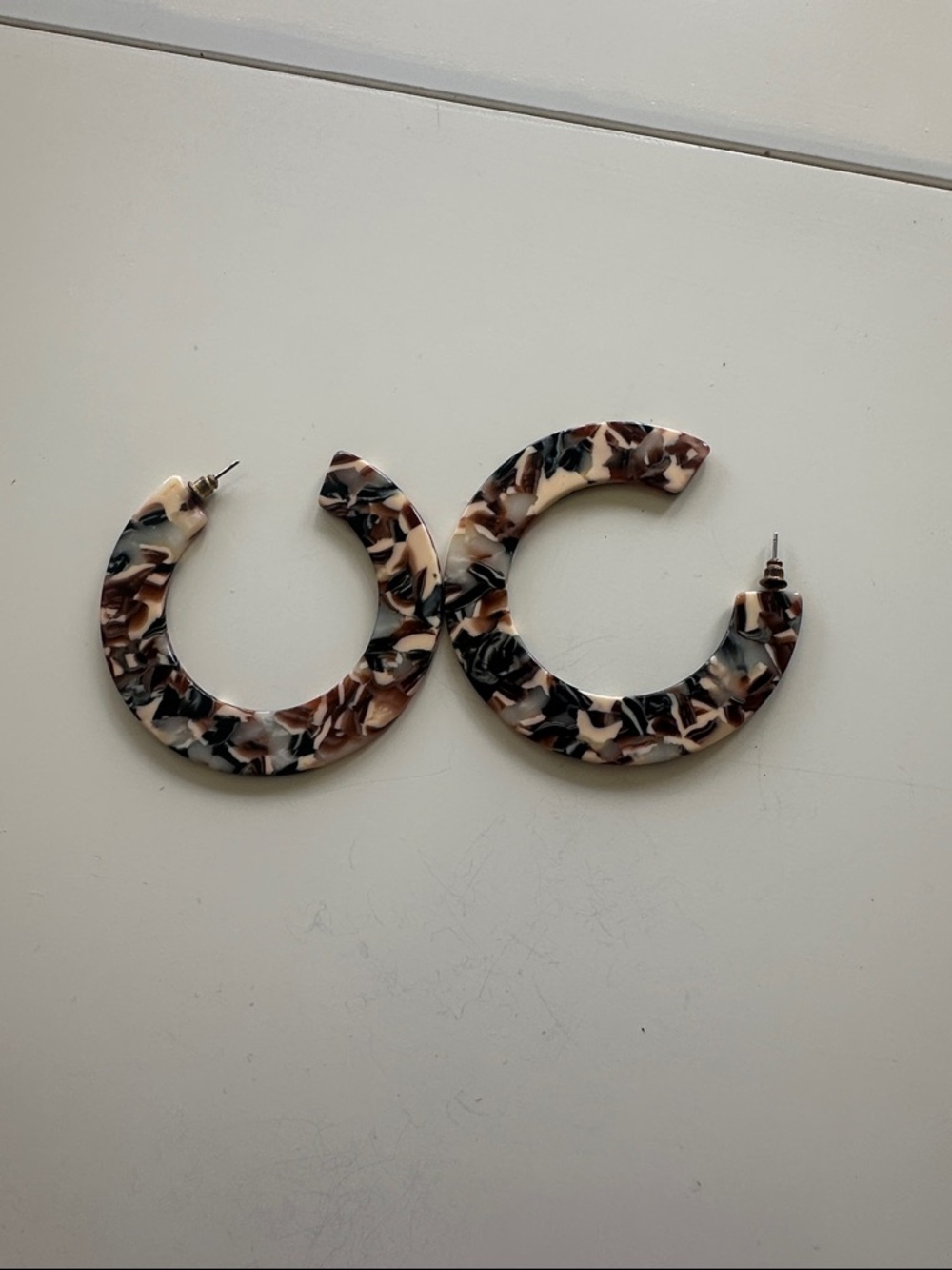 Tortoiseshell Resin Hoop Earrings - Beige, Brown & Black